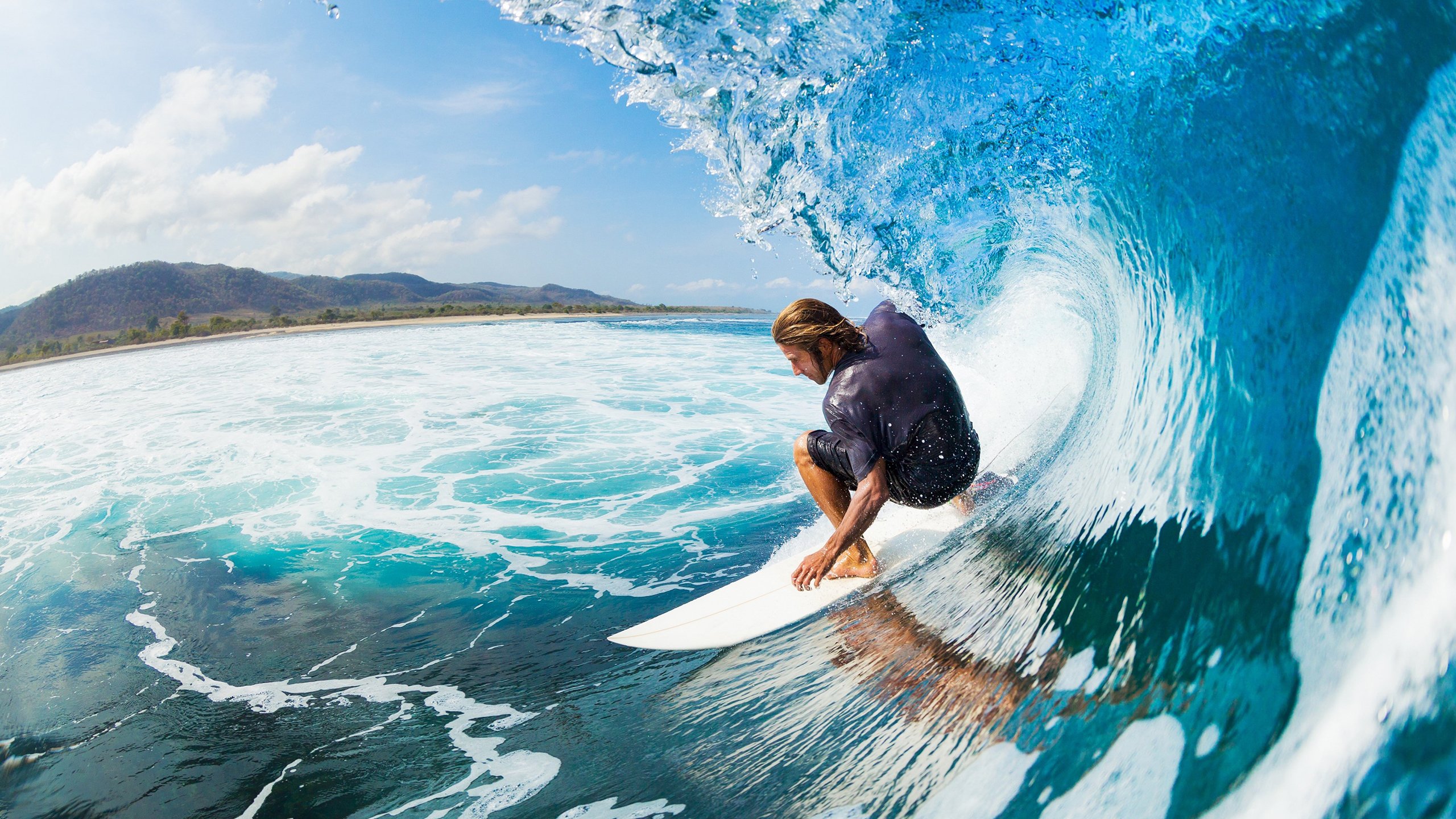 沙滩拔河+沙足混合趣味赛 两项合计总分定胜负